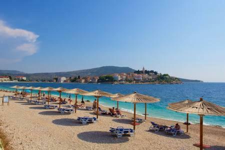Charming Seaside Apartment Primošten Zewnętrze zdjęcie