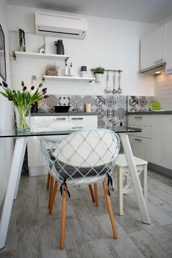 Charming Seaside Apartment Primošten Zewnętrze zdjęcie