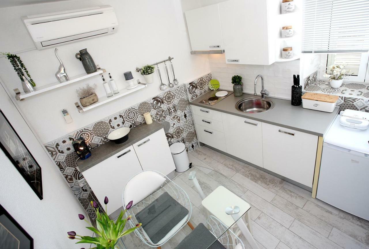Charming Seaside Apartment Primošten Zewnętrze zdjęcie