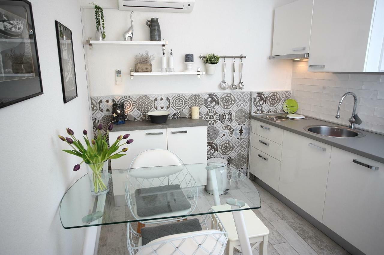 Charming Seaside Apartment Primošten Zewnętrze zdjęcie